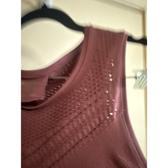 Athleta Trophy Burgundy Seamless Medium-Impact Sports Bra Large Breathable Mesh - Picture 6 of 8